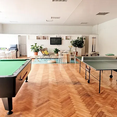 Ow Plaza Klub Lodge *